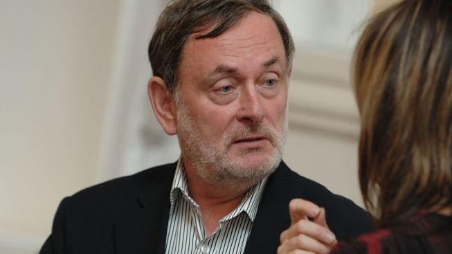 Ombudsman: Snížení platů lidem s delší praxí není diskriminace