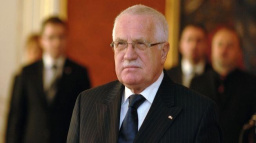 Superhrubá mzda v roce 2015 končí. Prezident podepsal daňovou reformu    