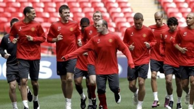 Manchester United deklasoval Wigan a dělí se o první místo s městským rivalem