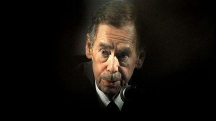 Havlovi sejmuli posmrtnou masku. Poslouží jako vzor pro portréty nebo sochy 