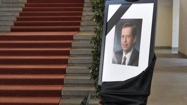 Sněmovnou zněla Havlova slova, poslanci uctili památku prezidenta