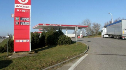 Maskovaný muž si odnesl hotovost z pumpy na Chomutovsku 