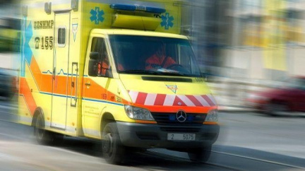 Při nočním požáru domu v Liberci se vážně popálil mladý muž