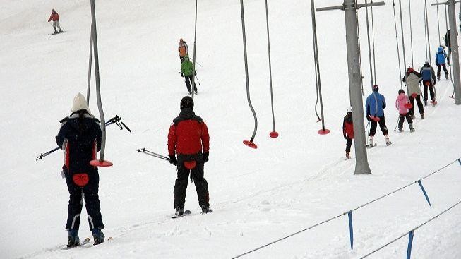 V Beskydech se lyžuje na dvou místech, vleky v nižších polohách stojí