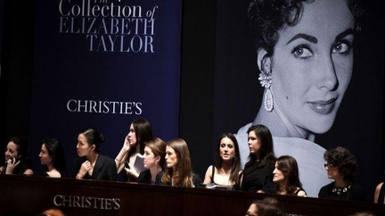 Aukce klenotů Elizabeth Taylor překonala v New Yorku všechny rekordy