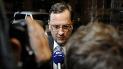 Nečas: O přijetí eura by mělo rozhodnout referendum