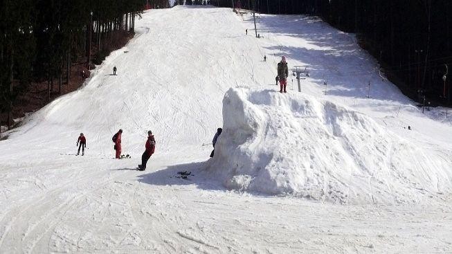Lyžařská centra chtějí otevřít příští víkend