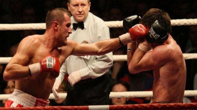 Boxer Simakov po pondělním kolapsu v ringu zemřel