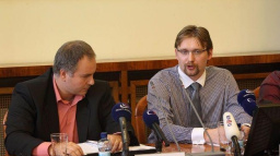 Ministerstvo dopravy musí odtajnit smlouvy s advokátními kancelářemi