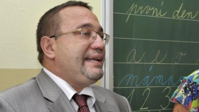 Školské odbory se s Dobešem na platech nedohodly