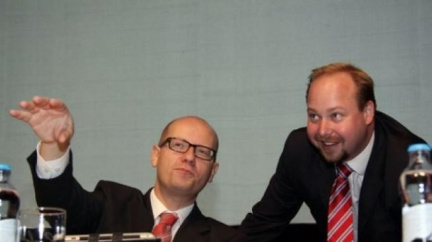 Sobotka končí v čele ČSSD. Nahradí ho Tejc