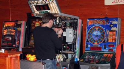 Poslanci zrušili poplatky za provoz automatů a videoterminálů