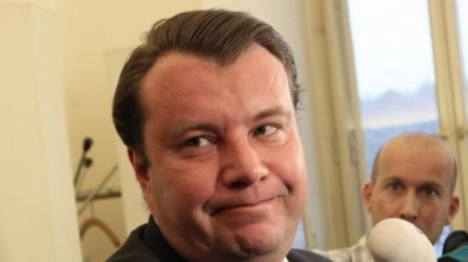 Nečas půjde na Hrad s Kocourkovou demisí v pondělí