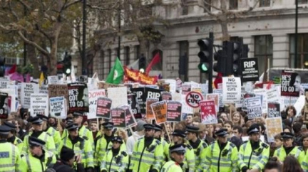 Vlna protestů pokračuje: Studenti demonstrují proti zvyšování školného 