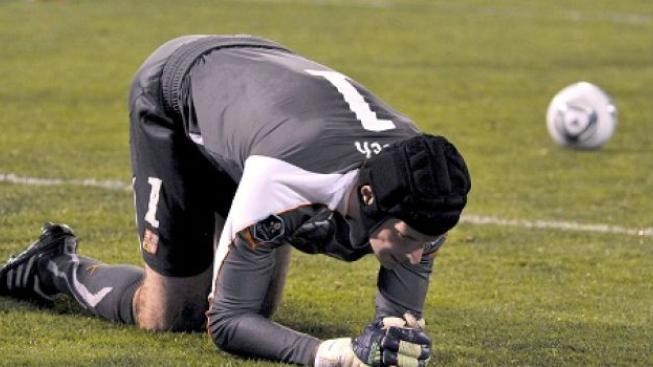 Brankář v masce: Zraněný Čech dnes dorazí na sraz reprezentace