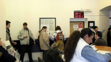 Nezaměstnanost klesla v říjnu na 7,9 procenta. Pracovních míst ubylo