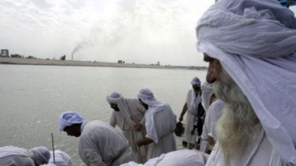 V Bagdádu při islámském svátku vybuchlo tržiště, nálože způsobily několik požárů