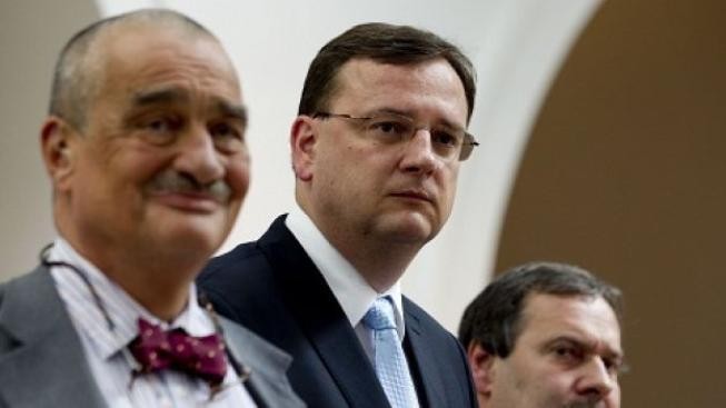 Česko: Nevyspělá demokracie s hluboko zakořeněnou korupcí, hodnotí The Economist