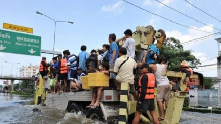 Záplavy dorazily do centra Bangkoku, ohrožují metro 