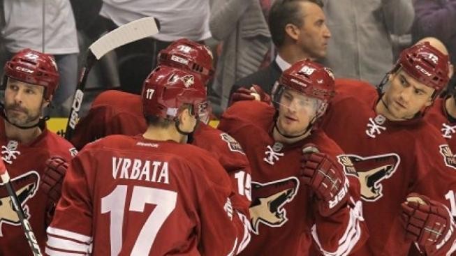 Vrbata dvakrát skóroval a rozhodl o výhře Kojotů. Jágr přispěl k výhře