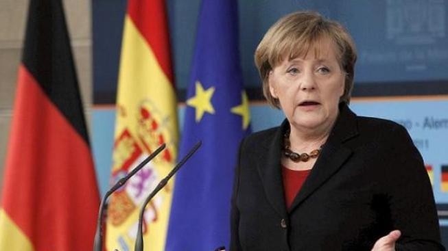 Němečtí poslanci schválili posílení EFSF, Merkelová ho může podpořit na summitu