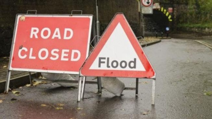 Povodně braly životy i v Dublinu, policistu strhl proud, žena se utopila ve sklepě