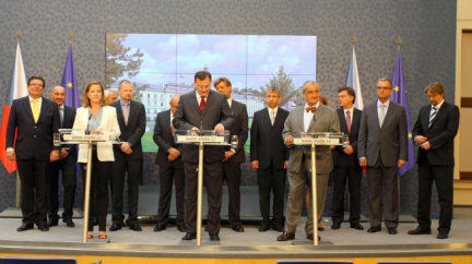 Vláda se stále nedohodla, kdo obsadí post ministra obrany