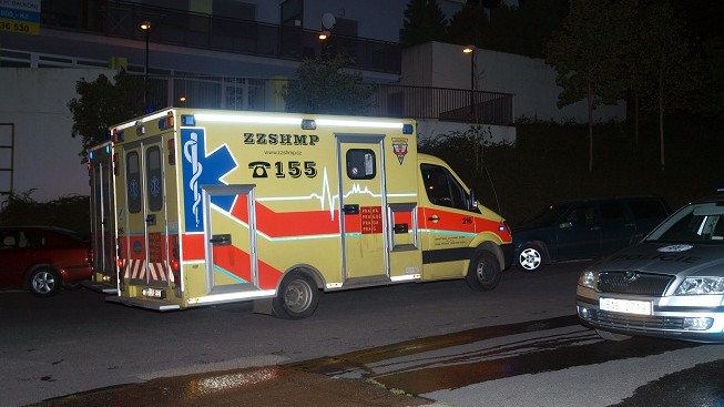 V Praze v noci explodoval panelák. Výbuch odhalil byt plný munice