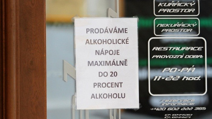 První den prohibice bez problémů, otrávených ale přibývá