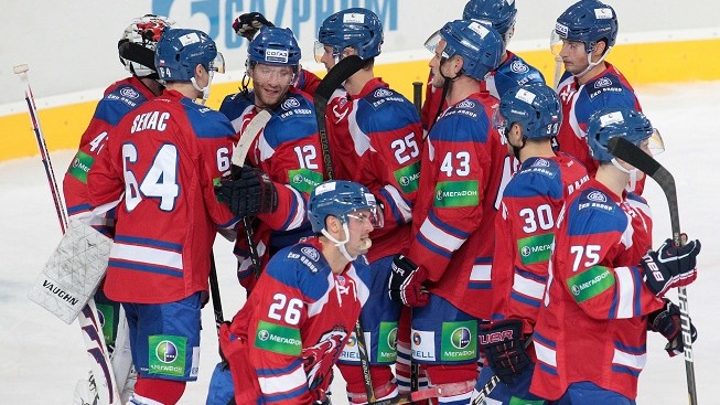 Hokejisté se oklepali. Lev si veze z ledu Jekatěrinburgu tři body