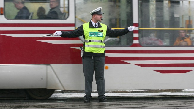 V Praze se ráno srazily dvě tramvaje, tři lidé utrpěli zranění