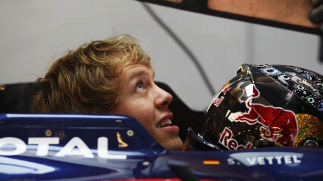 Vettel zajel nejrychlejší čas v úvodním tréninku F1. V Singapuru mu stačil jen Hamilton