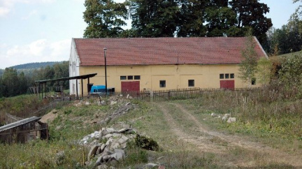 Dva Vietnamci z ilegální stáčírny u Plesné putují do vazby