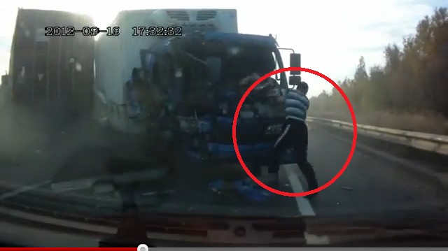 Jak přežít čelní srážku? Podívejte se!