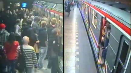 Policie již stíhá pětici hooligans, kteří brutálně zaútočili v metru