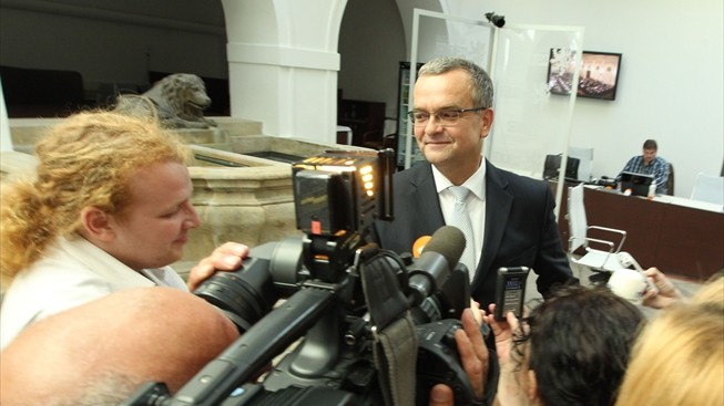 TOP 09 nespěchá s hledáním Drábkova nástupce, čeká na osud vlády