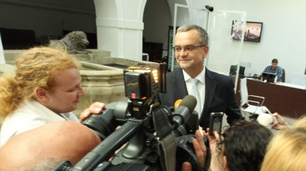 TOP 09 nespěchá s hledáním Drábkova nástupce, čeká na osud vlády