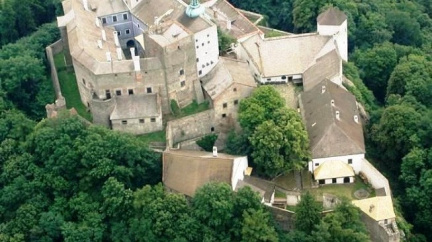 Co se na hradě vařívalo? Buchlov láká na sobotní ochutnávku historických pokrmů