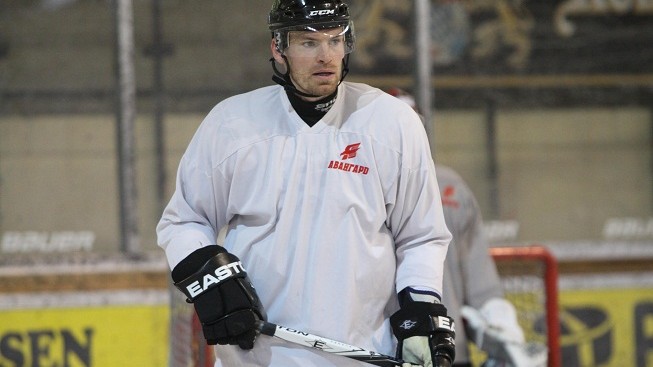 Škoula končí v Omsku, zkušený obránce míří do Lva Praha