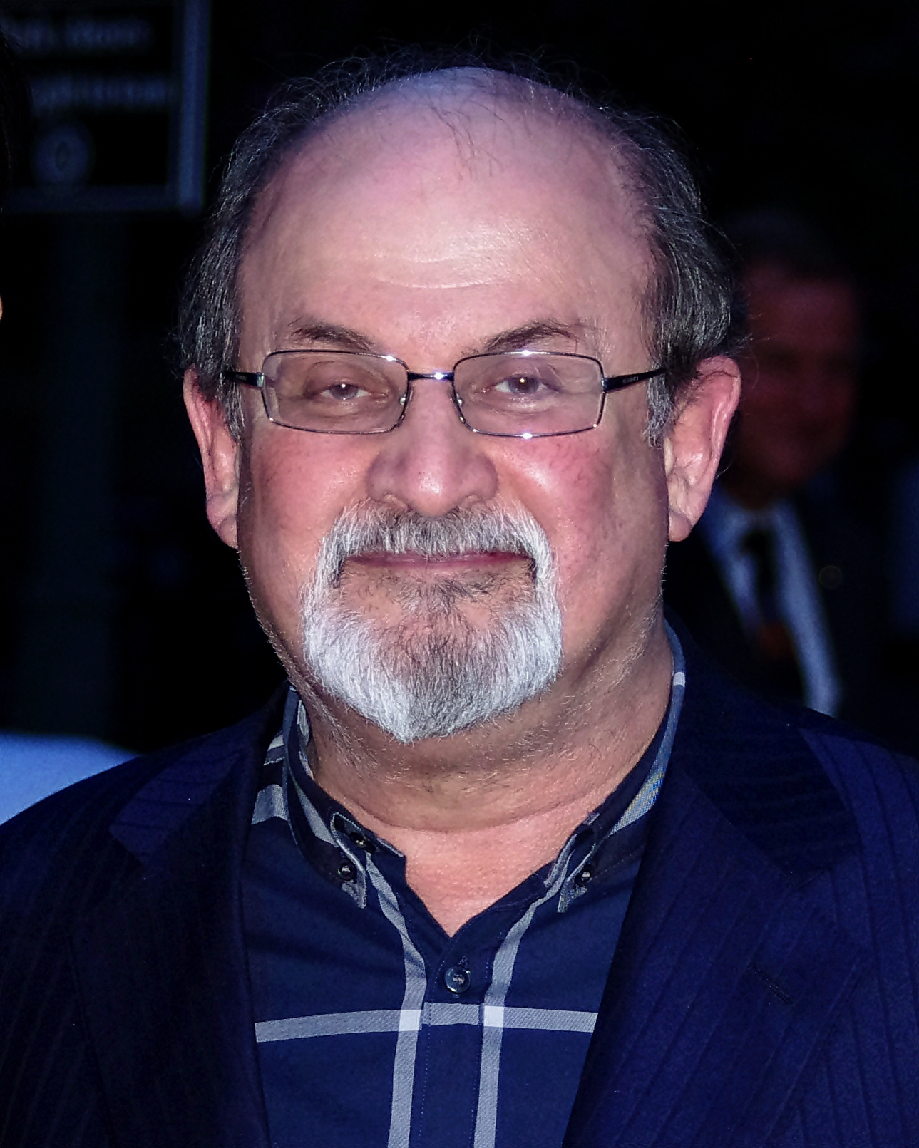 Rushdie napsal autobiografii o tom, jak se žije s neustálou hrozbou smrti