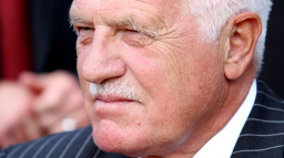 Klaus prý hodil vládě pod nohy další klacek. Nečas mlčí