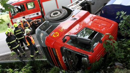 Vážná nehoda uzavřela hraniční přechod v Náchodě pro kamiony