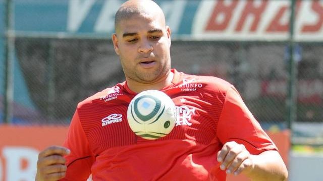 Rebel Adriano zmeškal další trénink. Jeho kariéra se chýlí ke konci