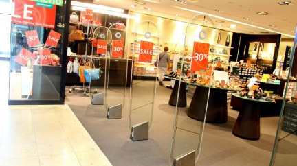 Zadluženým Čechům se nechce do obchodů. Vše nakupují přes internet