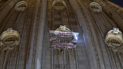 Demonstrant okupoval střechu vatikánské baziliky Sv. Petra