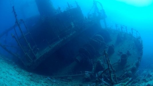 Vrak lodi v Baltu vydal 21 lahví se stoletým vínem