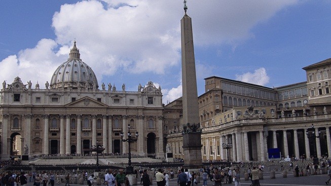 Řím bude trestat turisty za svačiny u památek