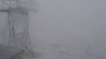 Na hřebenech Krkonoš v noci napadl sníh