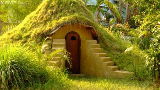 Jeskyně jako vystřižená z Pána prstenů aneb neobvyklé ubytování Francouzů