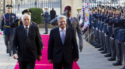 Prezident Gauck na návštěvě za Klausem, odpoledne zavítá do Lidic